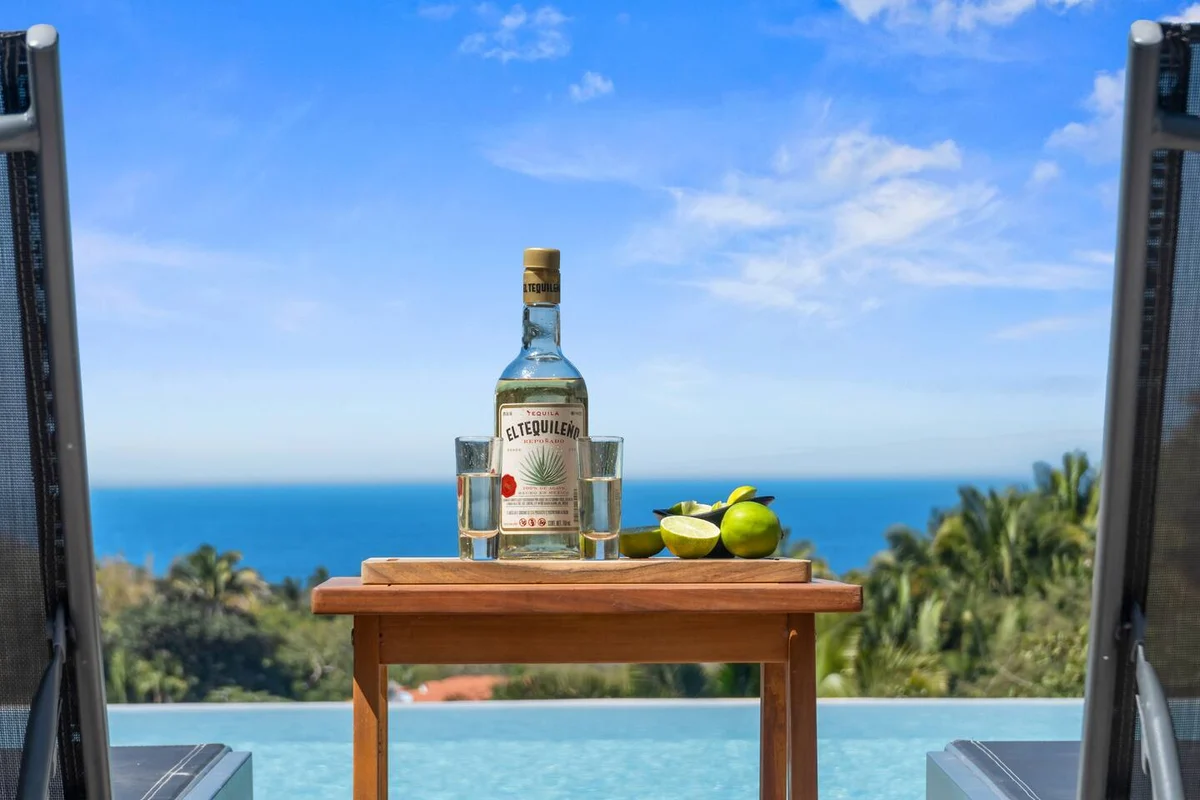 Rooftop Infinity Pool w/ Patio, Beach Steps Away property photo 3