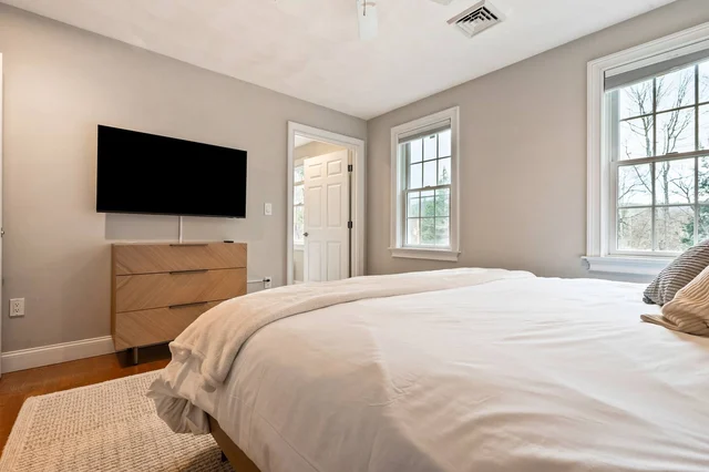 Bedroom 7 image 1