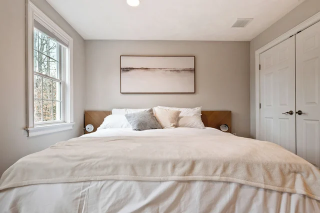 Bedroom 8 image 1