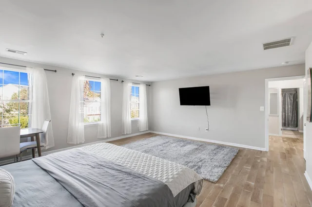 Bedroom 3 image 1