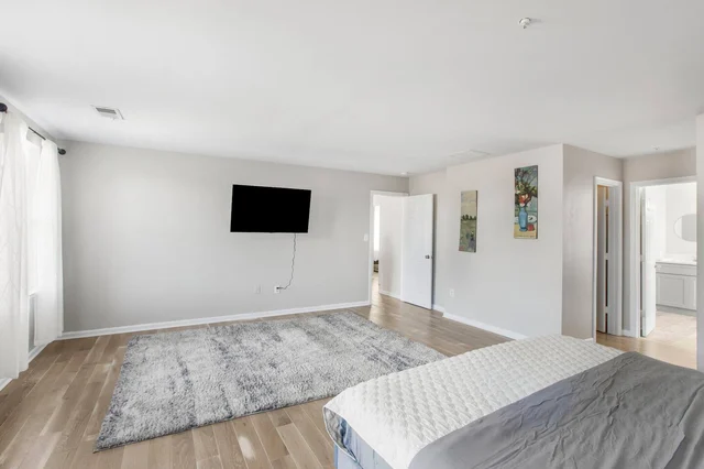 Bedroom 1 image 1