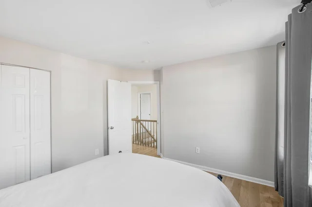 Bedroom 9 image 1