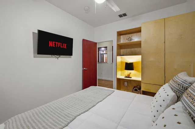 Bedroom 7 image 1