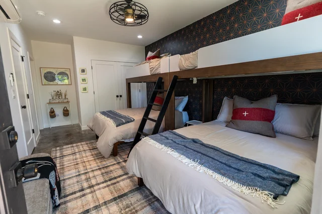 Bedroom 3 image 1