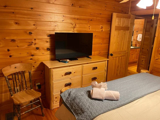 Bedroom 1 image 1