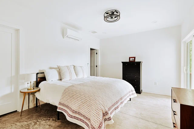 Bedroom image 1