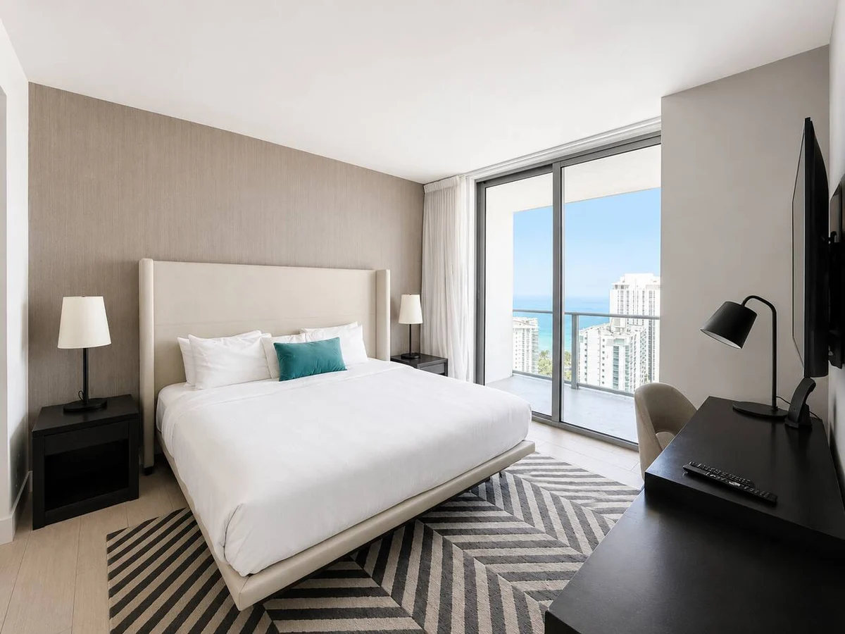 Condo in Hollywood property photo 4