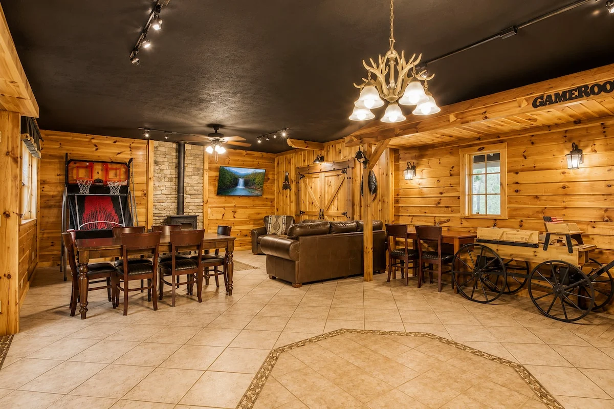 5 King Bedroom Mtn Lodge Hot Tub, Yard, & Games property photo 4