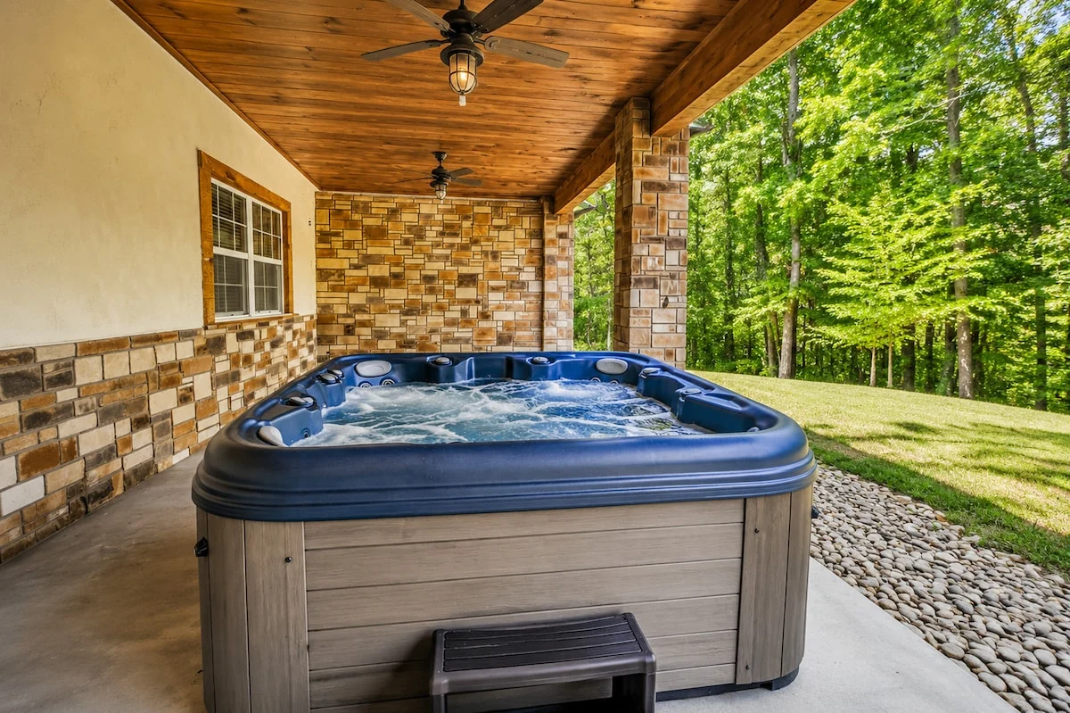 5 King Bedroom Mtn Lodge Hot Tub, Yard, & Games property photo 3
