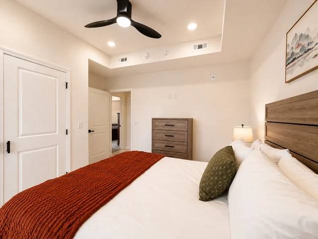 Guest Bedroom image 1