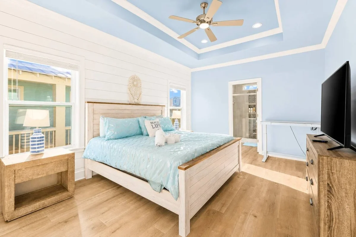 Beach Please, Hot Tub Nights & Golf Cart Days property photo 4