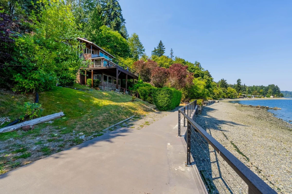 Sea & Sky, Beachfront Escape w/ Stunning Views property photo 4