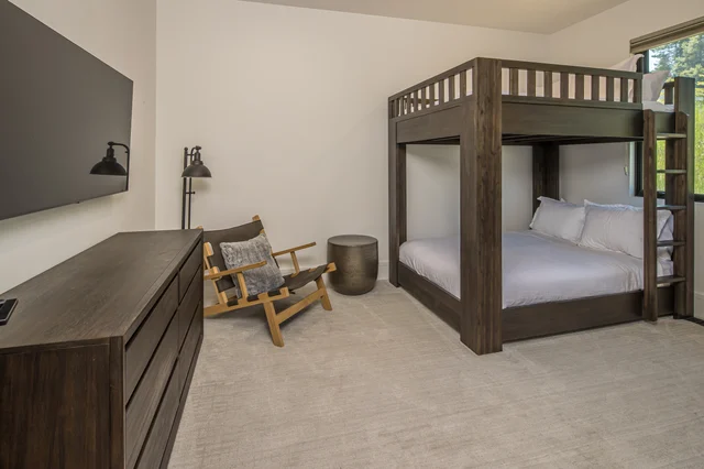 Bedroom 3 image 1