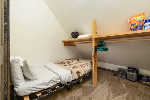 Bedroom 1 image 1