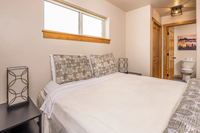 Bedroom 1 image 1