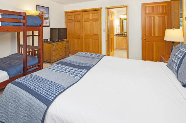 Guest bedroom image 1