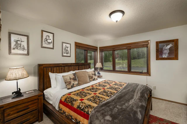 Guest Bedroom | Queen Bed image 1