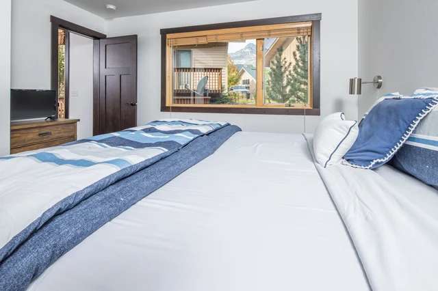 Upper Level Bunk Room En-suite image 1