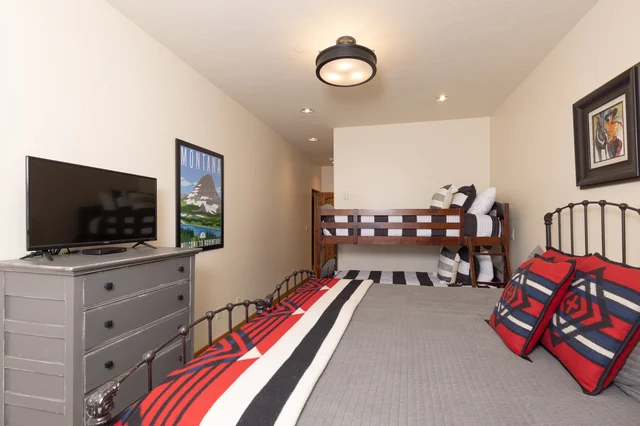 Bedroom 1 image 1