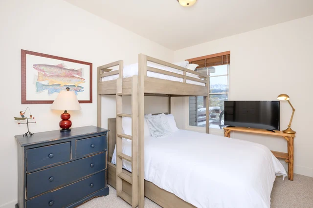 Bedroom 3 image 1