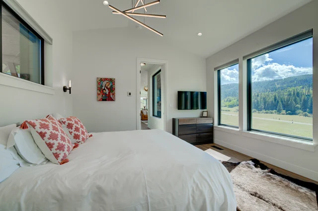 Bedroom 1 image 1