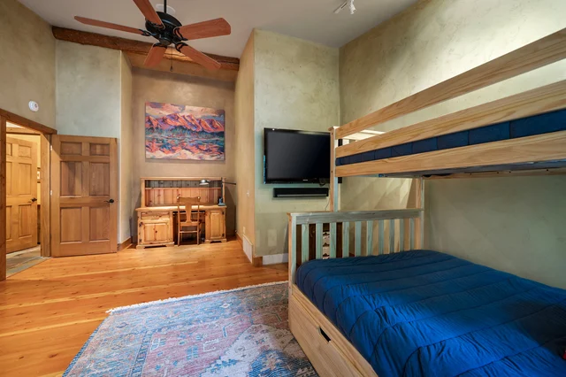 Bedroom 2 image 1