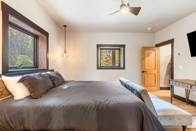 Bedroom 1 image 1