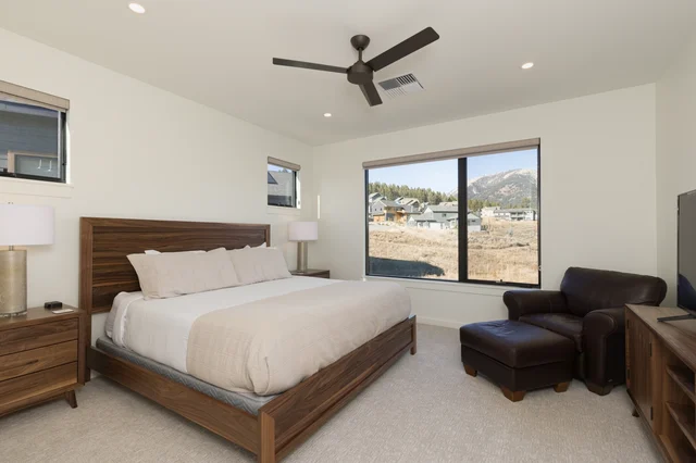 Bedroom 1 image 1