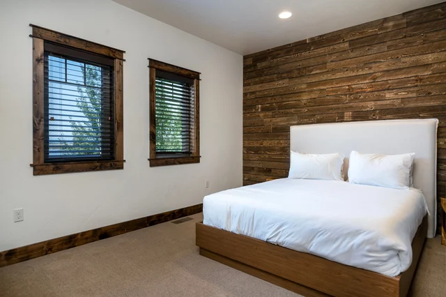 Bedroom 1 image 1
