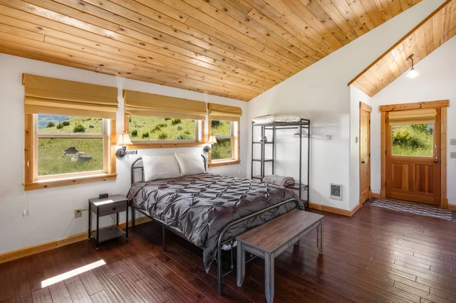 Bedroom 1 image 1