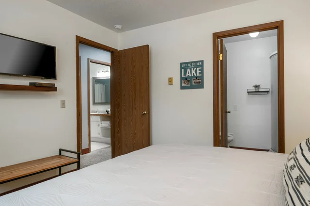 Bedroom 1 image 1