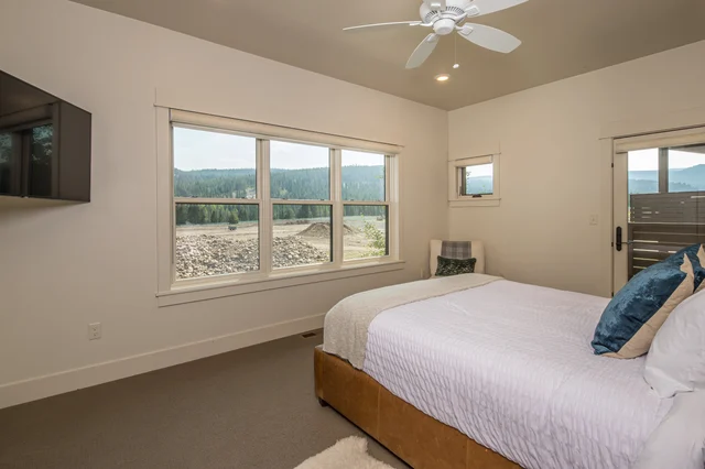 Bedroom 1 image 1