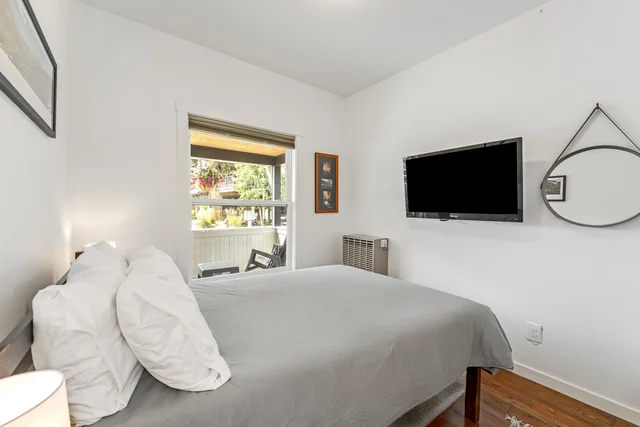 Bedroom 1 image 1