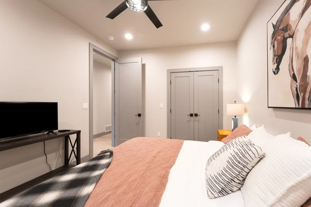Bedroom 1 image 1