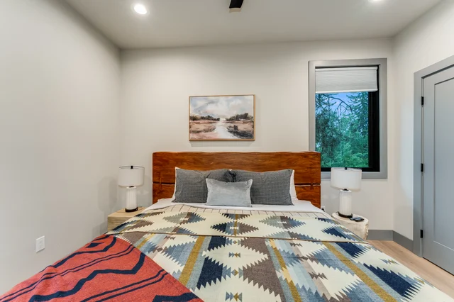 Bedroom 3 image 1