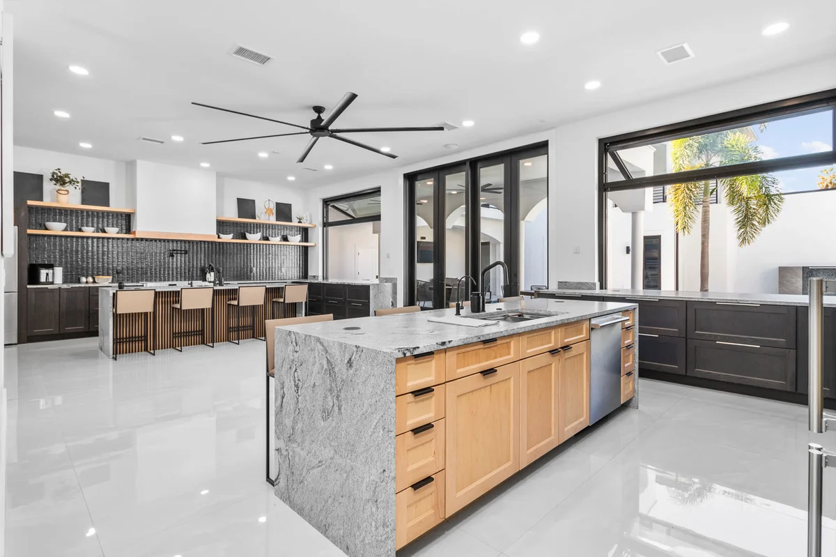 Private Ultra-Luxury, 14 Bath Mansion property photo 5