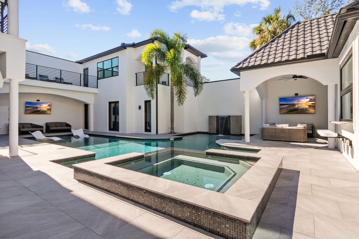 Private Ultra-Luxury, 14 Bath Mansion property photo 4