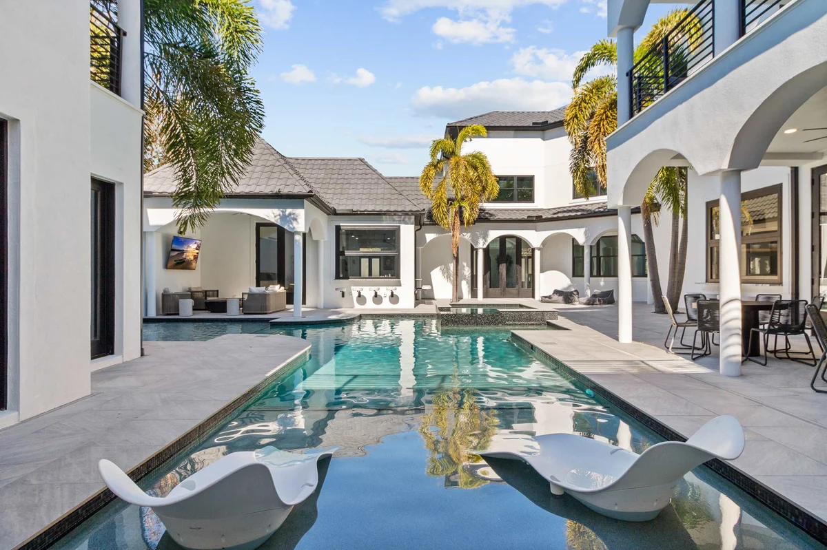 Private Ultra-Luxury, 14 Bath Mansion property photo 3