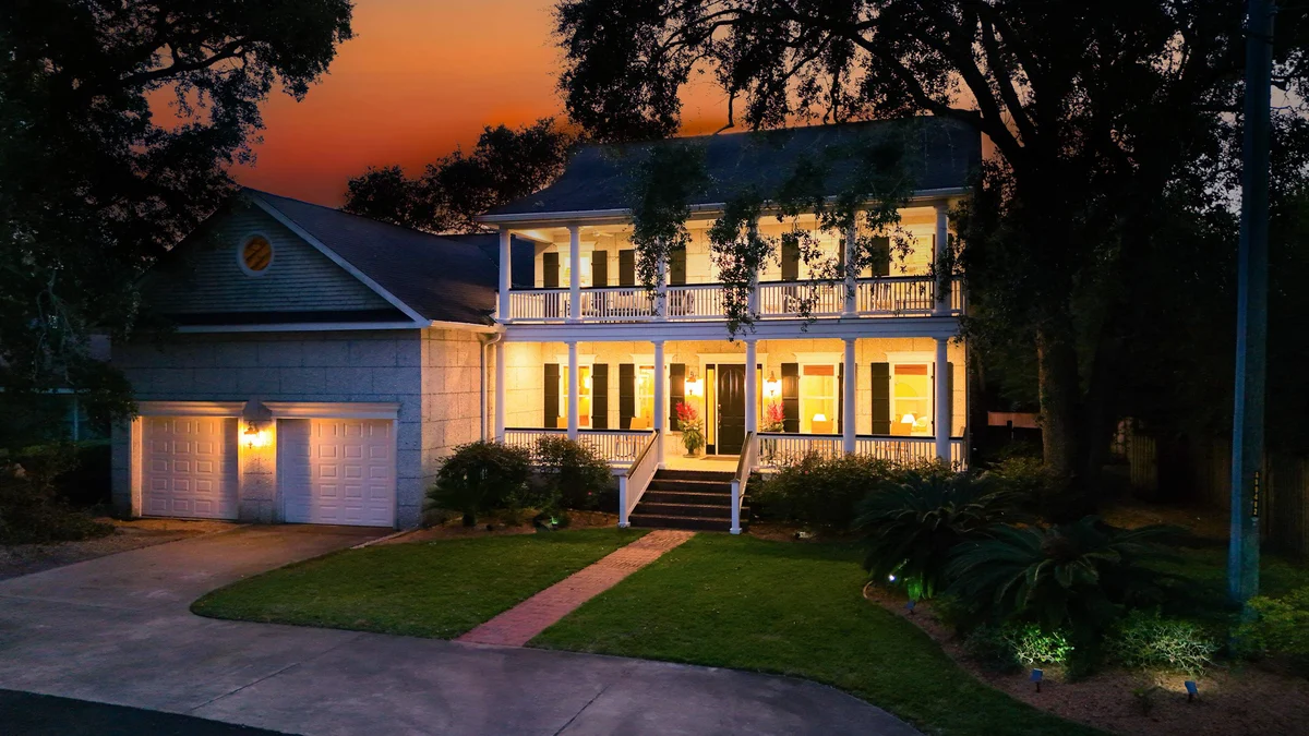 Serene Oaks Private East Beach Estate with Pool Spa and Five Minute Walk to Beach property photo 4