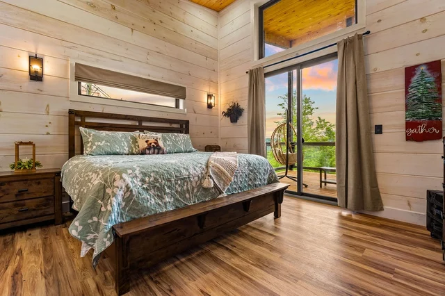 Bedroom 1 image 1