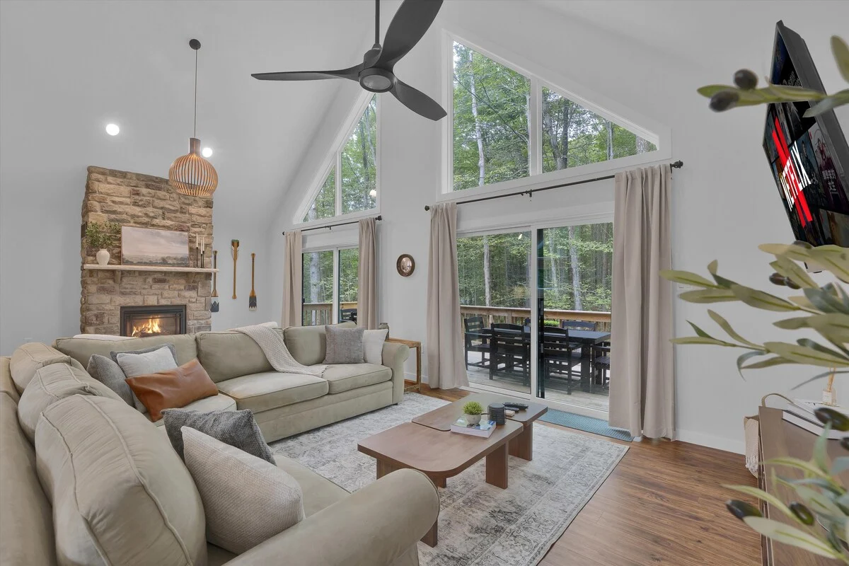 Hot Tub, Luxe, Game Room, Open Concept, Privacy property photo 4