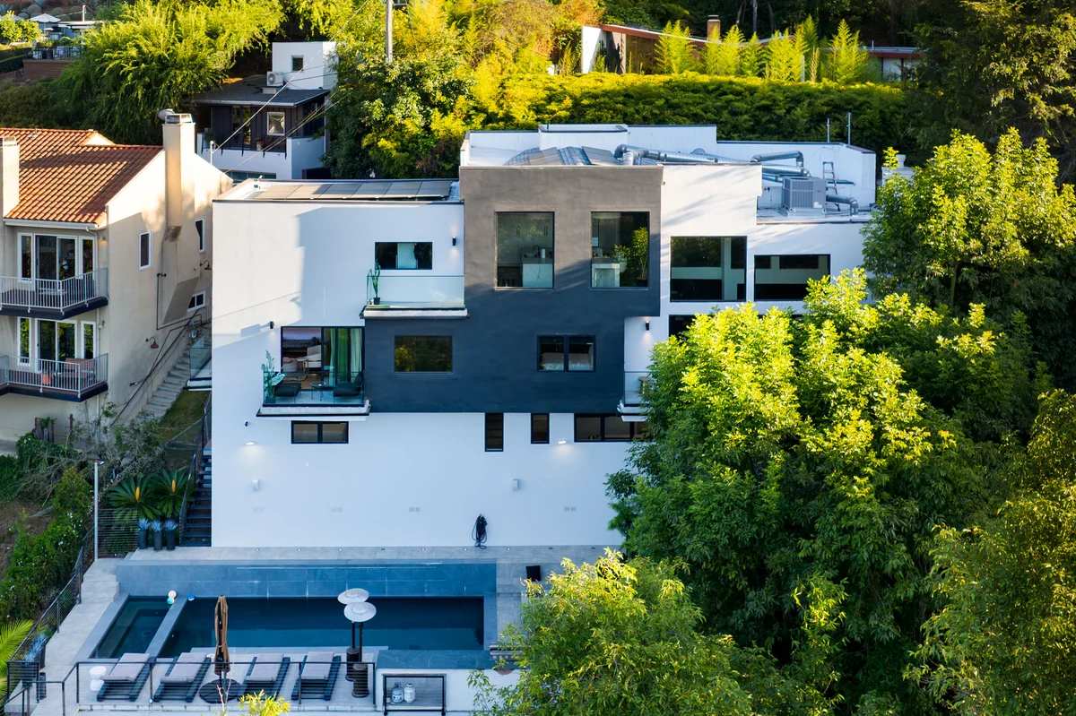 Caverna Estate - Luxury Hollywood Hills Estate w/ Pool, Spa & Panoramic Views property photo 5
