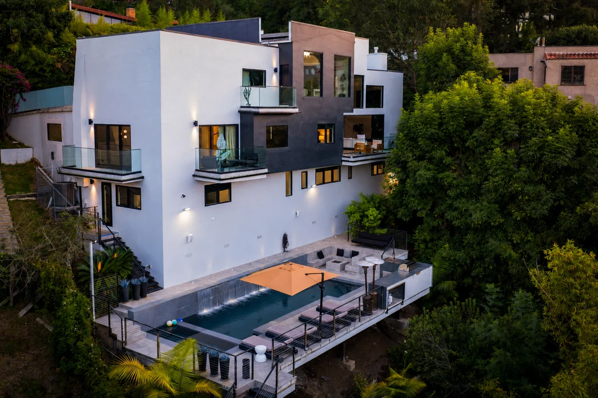 Caverna Estate - Luxury Hollywood Hills Estate w/ Pool, Spa & Panoramic Views property photo 4