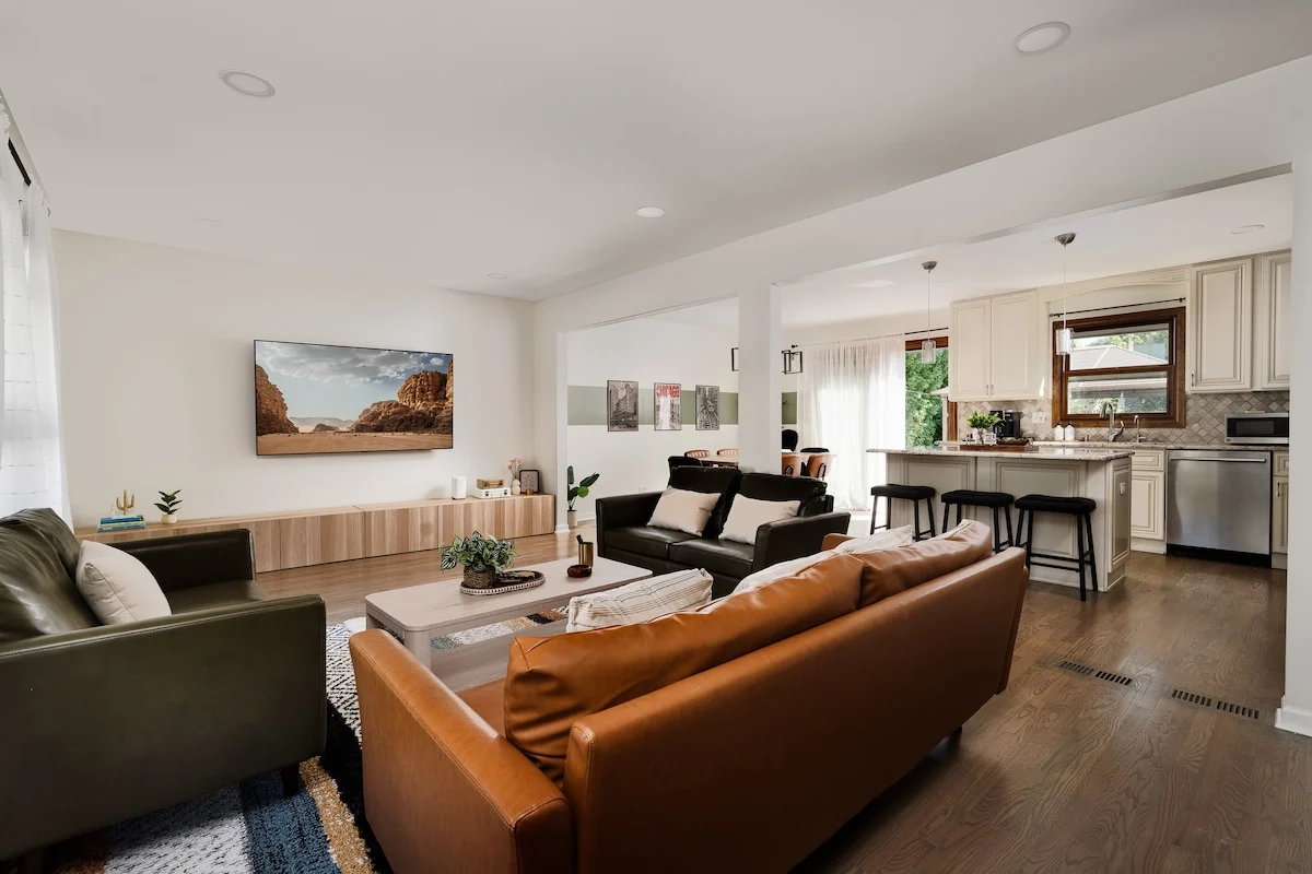 Stylish near ORD: games, yard, firepit, desk property photo 2
