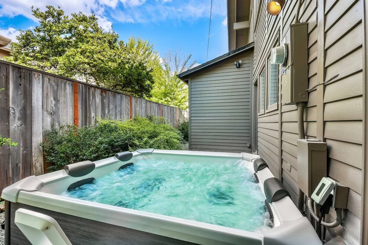 Game Room, Hot Tub property photo 2