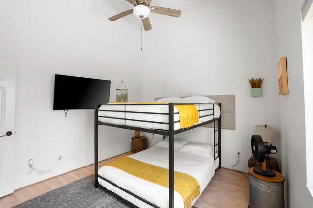 Bedroom 1 image 1