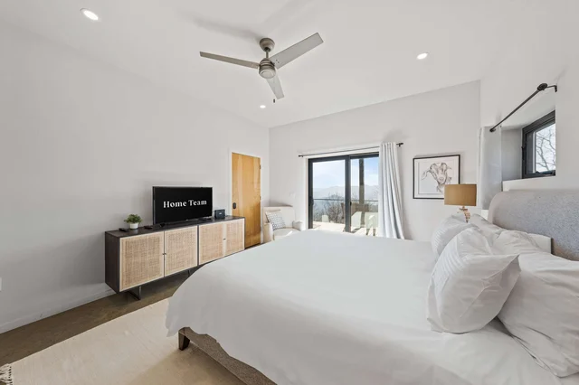 Bedroom image 1