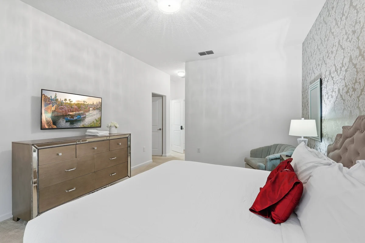 Bedroom 4 image 1