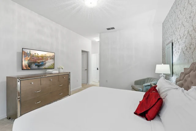 Bedroom 4 image 1