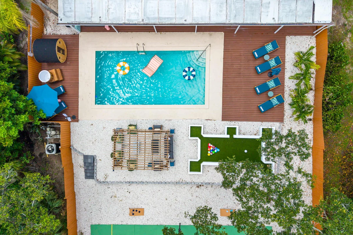 Sauna, Cold Plunge, Sports Court, Pool, Hottub property photo 3